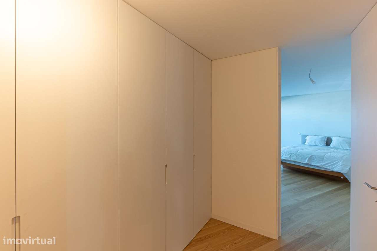 Moradia T3, em Leça da Palmeira na 1ª Linha de Mar-21