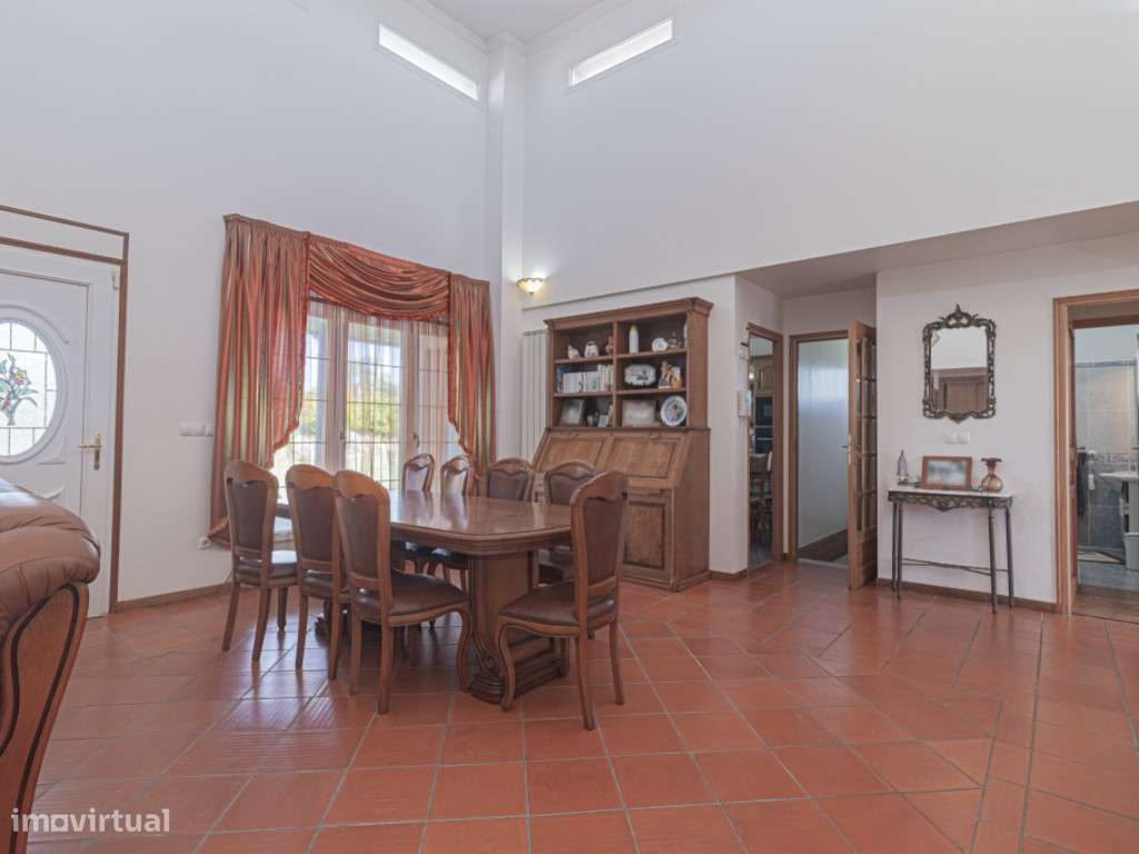 Moradia T5 Isolada com Piscina e Vista Mar-7