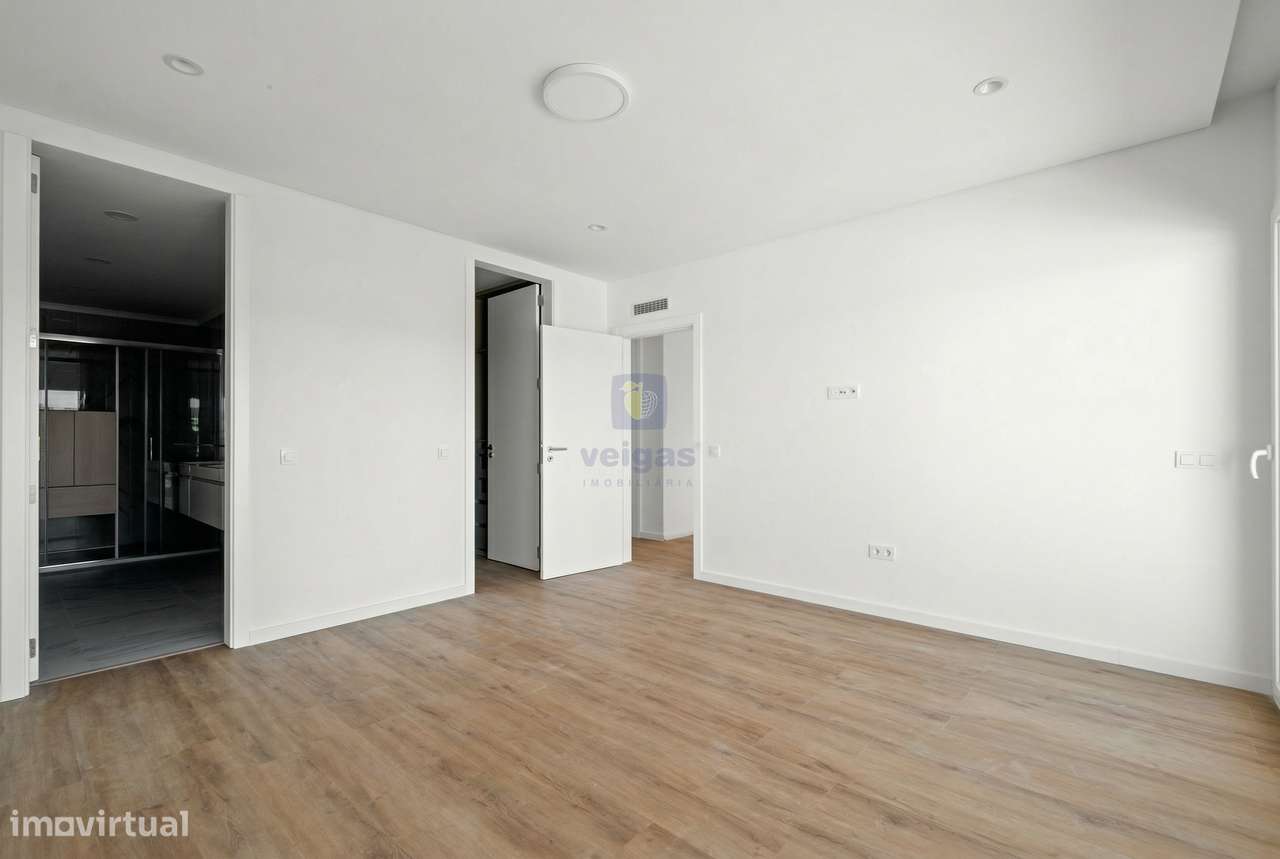 Moradia T5 Contemporânea com Piscina Aquecida – Santa Iria da Azóia-34