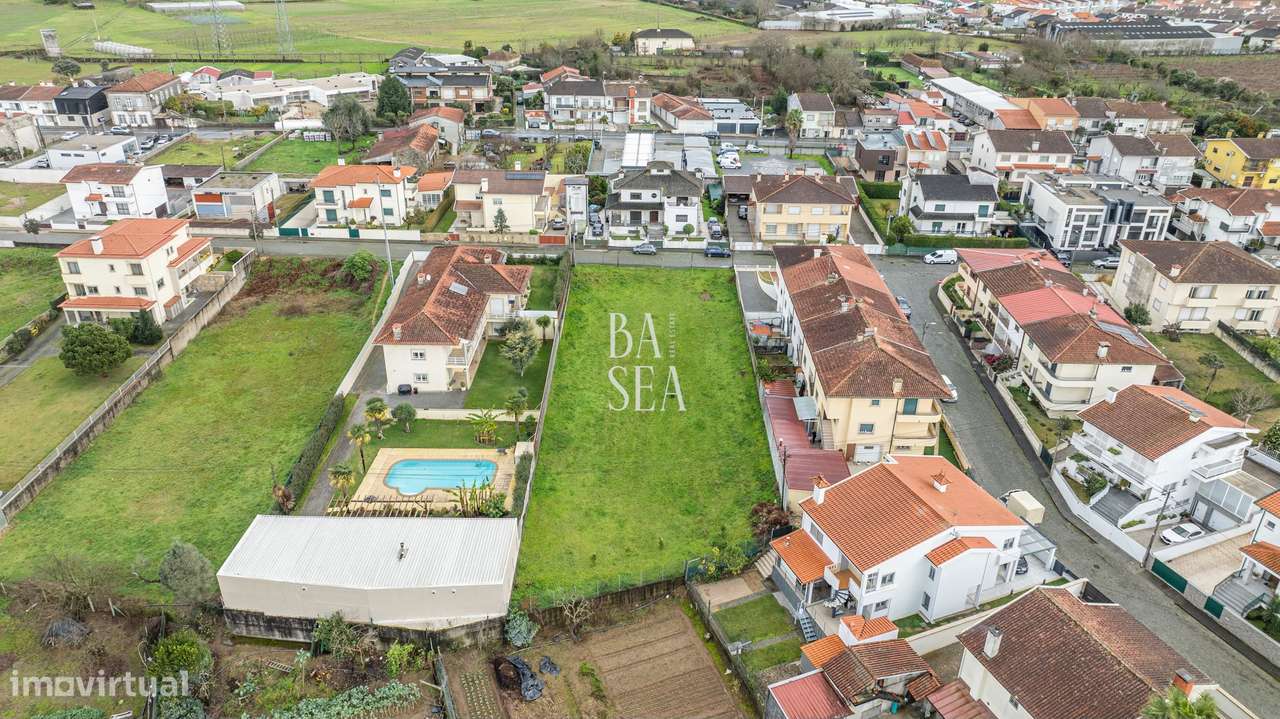 Lote de Terreno Urbano com 1.534m2 para construção de Moradia Individu-10