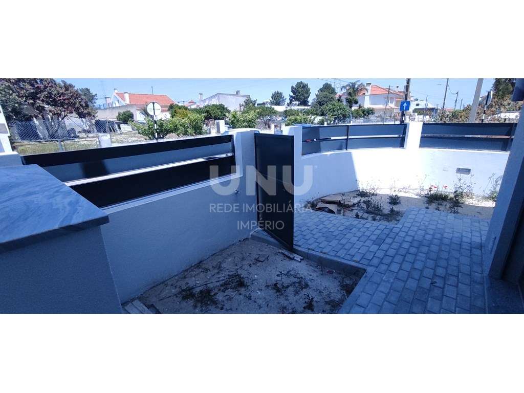 MORADIA PREMIUM TRIPLEX 5 ASSOALHADAS em Fernão Ferro 3 WC-41