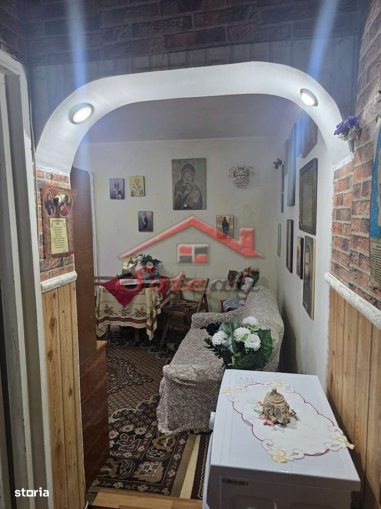 Apartament 2 camere etaj 1/4 Campina zona semicentrala-2