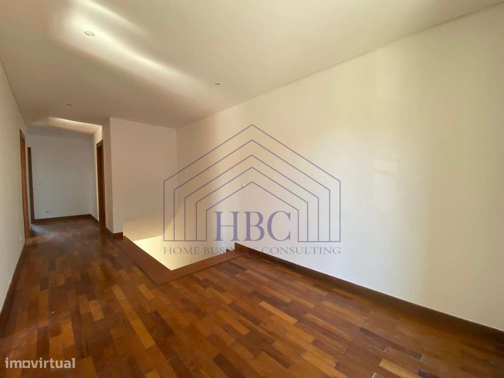Moradia T4 com Amplo Jardim e Potencial de Remodelação em Alcabidec...-25