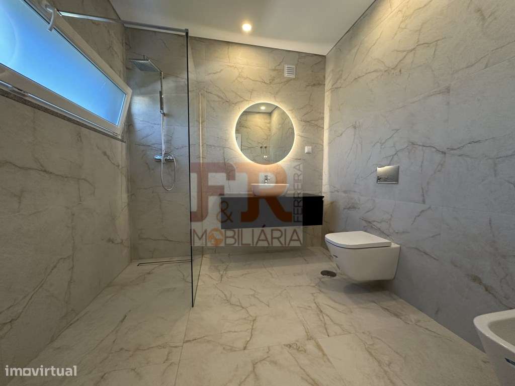 Moradia Duplex T3 com Pergúla Fernão Ferro-9