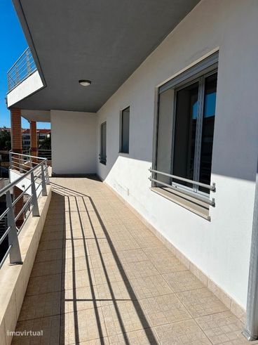 Apart amento T.4 - Eq., cond. c. piscina e p. infantil, Marinha Grand-21