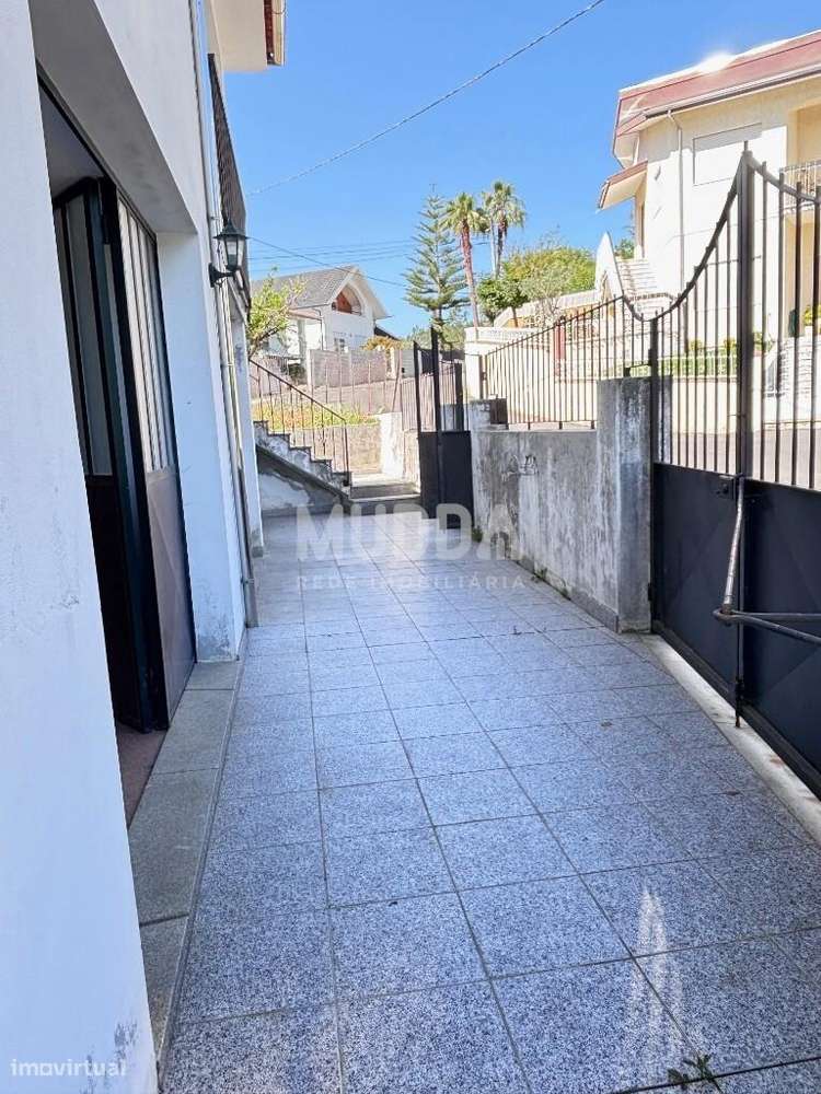 Moradia de 2 Pisos – Excelente Oportunidade em Romariz, Santa Maria da-18