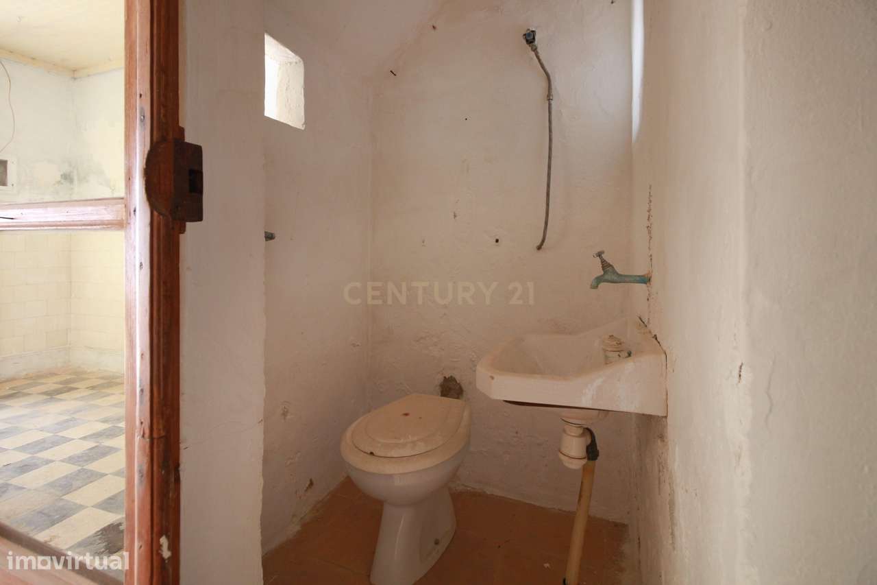 Apartamento e arrumos para venda em Borba-7