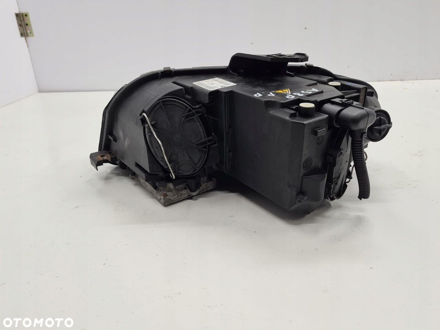 AUDI A3 8P 07R LAMPA PRAWY PRZÓD BIXENON ANGLIK 8P0941004AA - 2