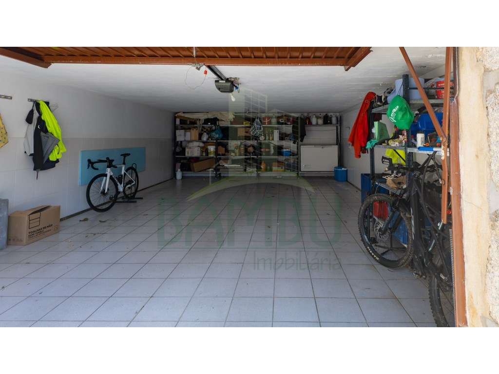 Moradia T4 térrea, com piscina, para venda em Vilar de Mouros.-29