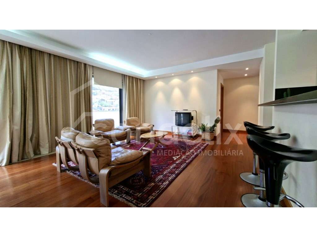 Penthouse T2 no Centro de Machico - Grande imagem: 4/23