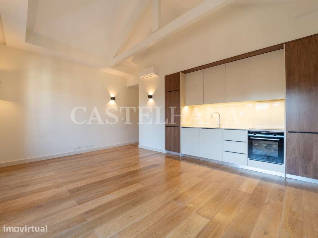 Apartamento T1 com duas varandas em Prédio na rua Sá da Bandeira - Grande imagem: 2/58