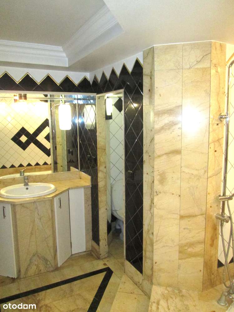 NIETUZINKOWY DOM Z MOŻLIWOŚCIĄ PODZAŁU NADAJĄCY SIĘ NA SIEDZIBĘ FIRMY.-15