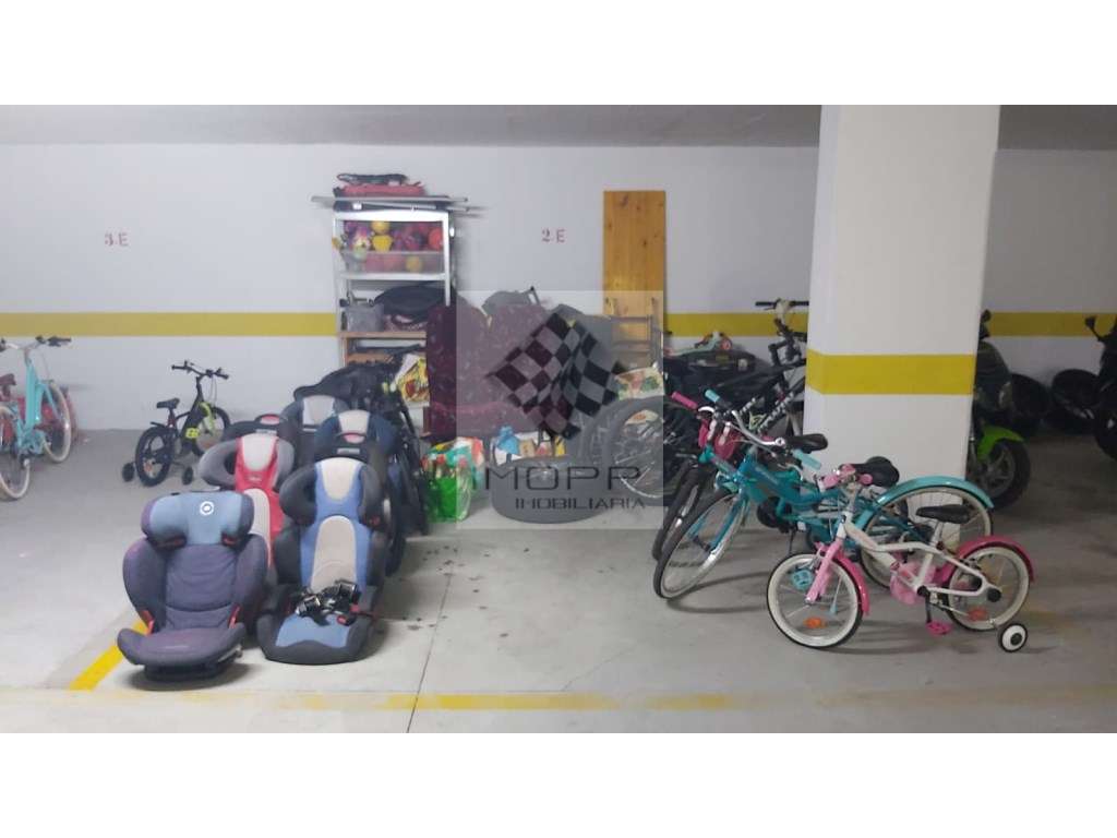 Fabuloso T4 na Radial em Odivelas com estacionamento!-43