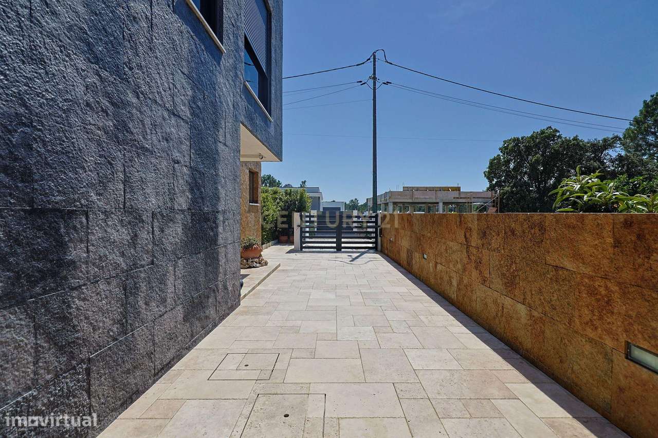 Moradia de Luxo | Duas Master Suites | Piscina de Água Salgada-49