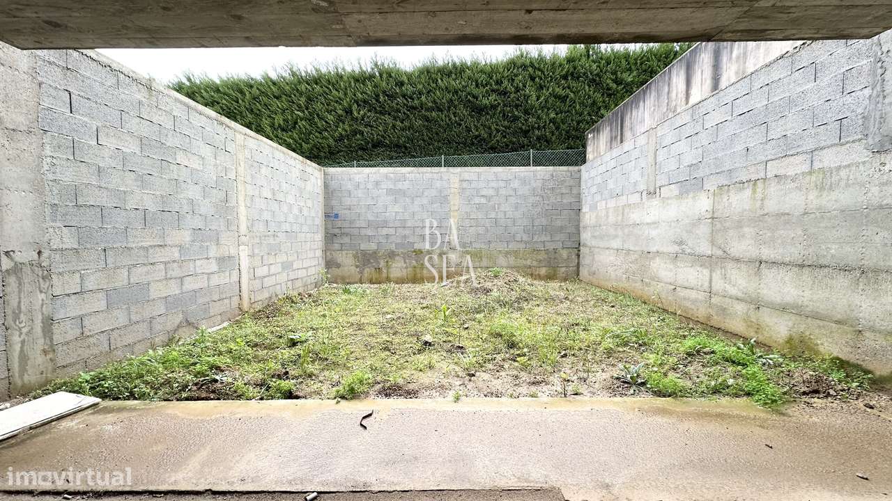 Moradia T3 em Estrutura com 3 Suítes em Lamaçães Braga-25