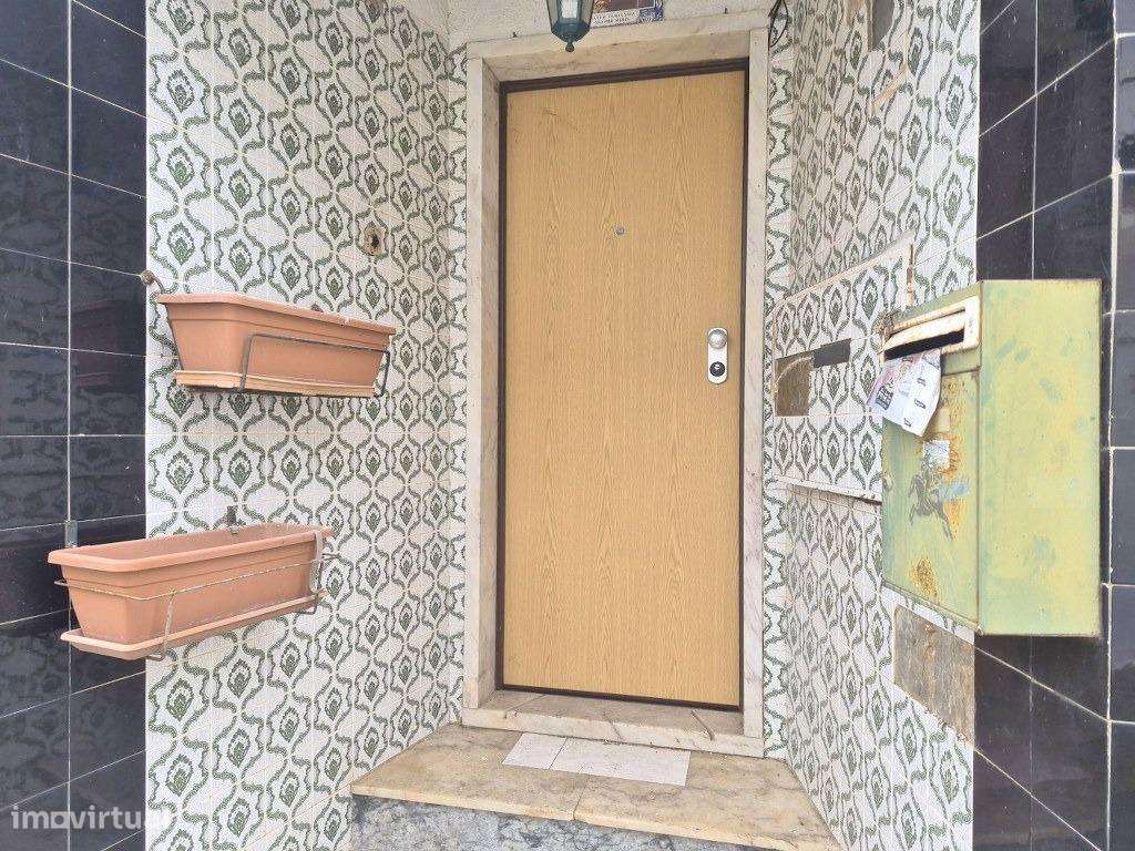 Moradia T3 para remodelar Vialonga-3