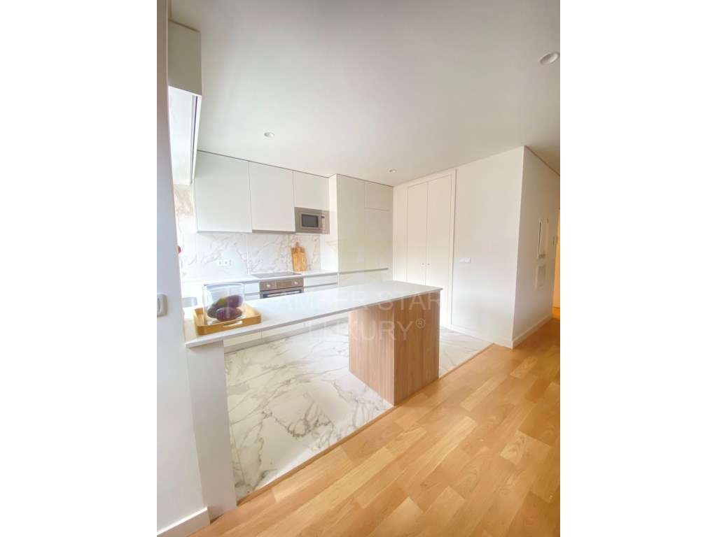 Apartamento T3 Moderno com Varanda e Garagem no Coração do Porto - Grande imagem: 5/29