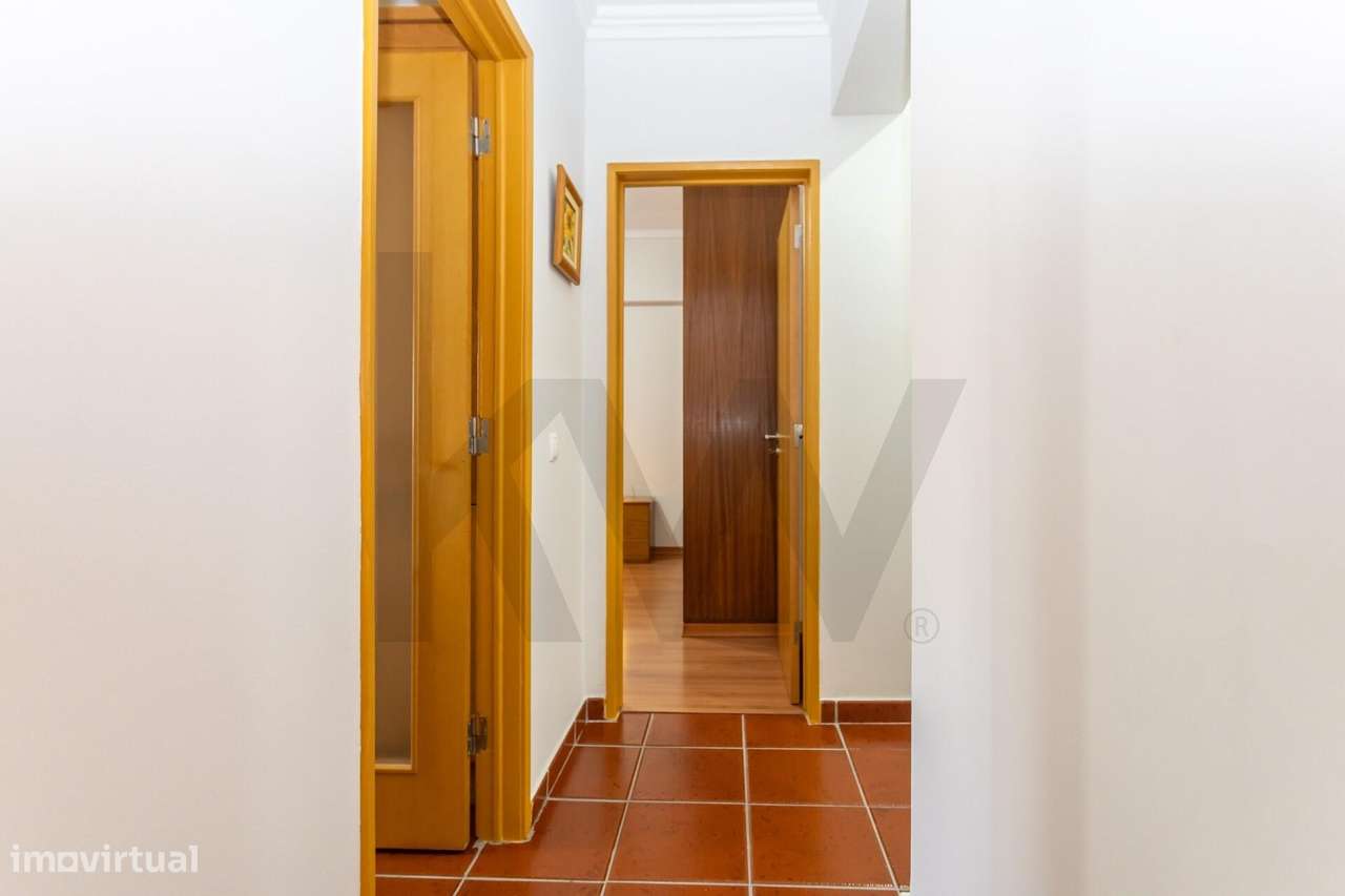 Apartamento T3 no Laranjeiro, Almada – Potencial Único e Localização P-8