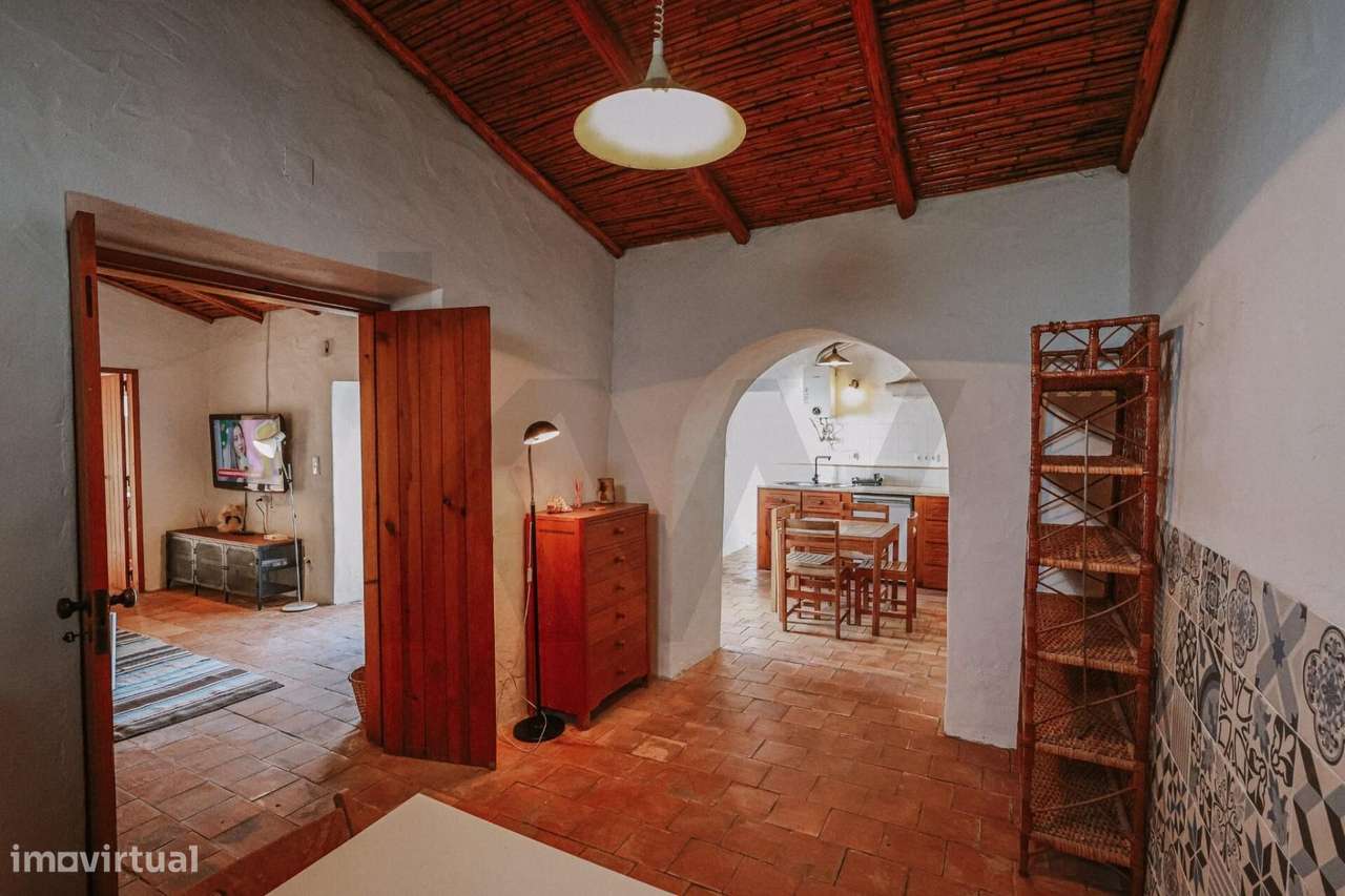 MORADIA  ESPAÇO EXTERIOR  E ZONA DE ESTACIONAMENTO PRIVATIVO-9