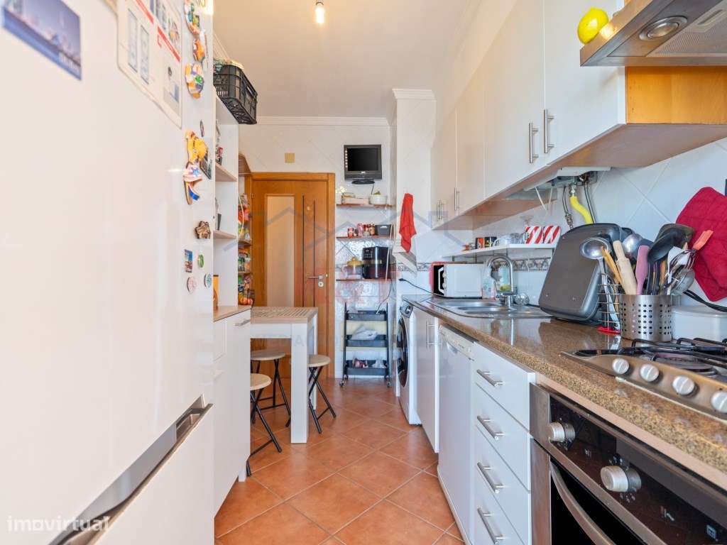 Apartamento T3 boas varandas com 2 lugares de garagem, bastante cen...-9