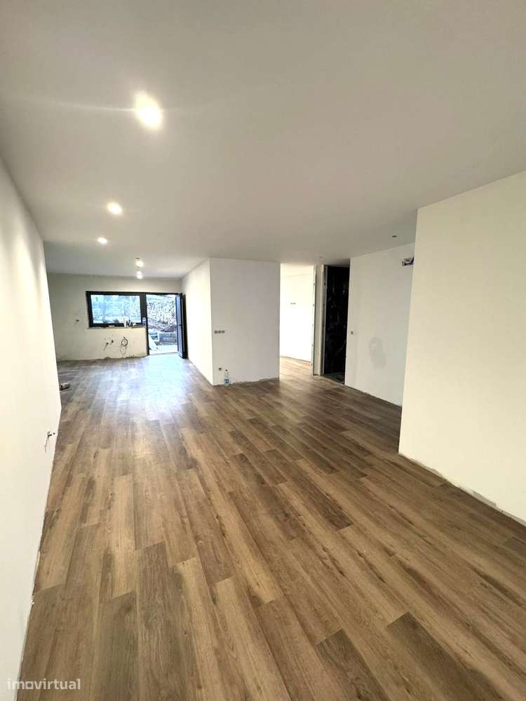 Moradia térrea T2, totalmente remodelada, em Palmeira, Braga - Grande imagem: 3/10