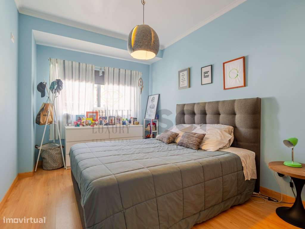 Moradia T4 na Aroeira, contemporânea com piscina e cave-31