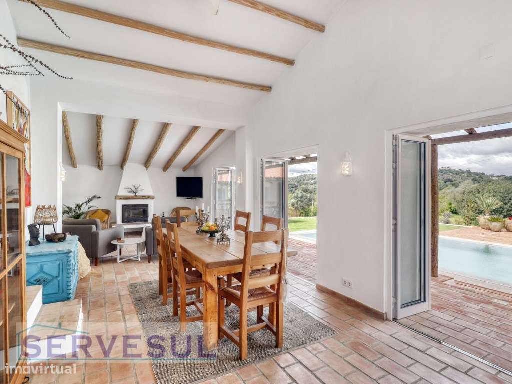 Charmosa Moradia Familiar T3+1 no Campo, inserida num generoso terr...-7