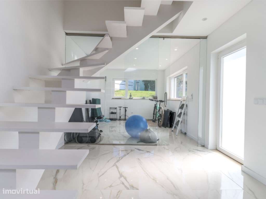 Moradia T4+1 Nova com Piscina Aquecida e Ginásio em Vidro Luxo, Con...-26