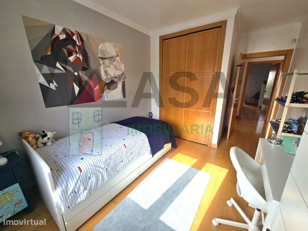 Moradia T4 com Terraço e Vista Desafogada em Loures-29