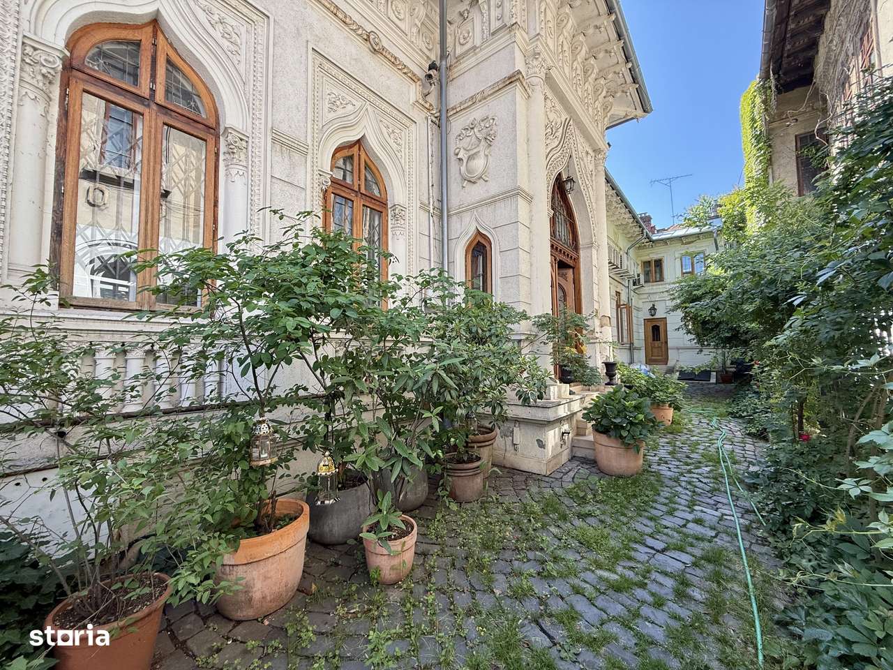 Vilă cu farmec interbelic, pretabilă pentru activități comerciale - Imagine principală: 1/20