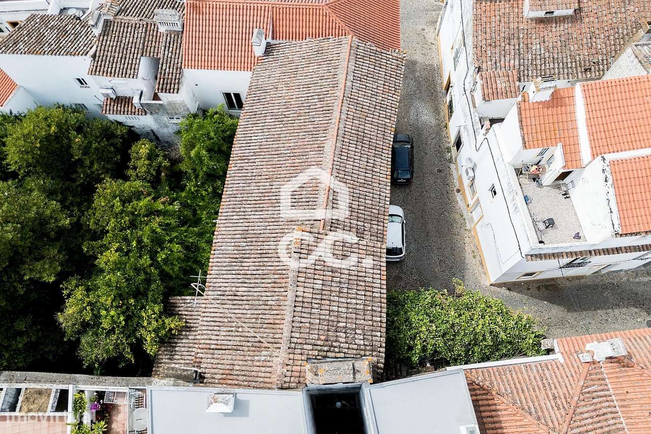 Moradia T3 Bifamiliar de 1º andar com Terraço no Centro Histórico de É-31
