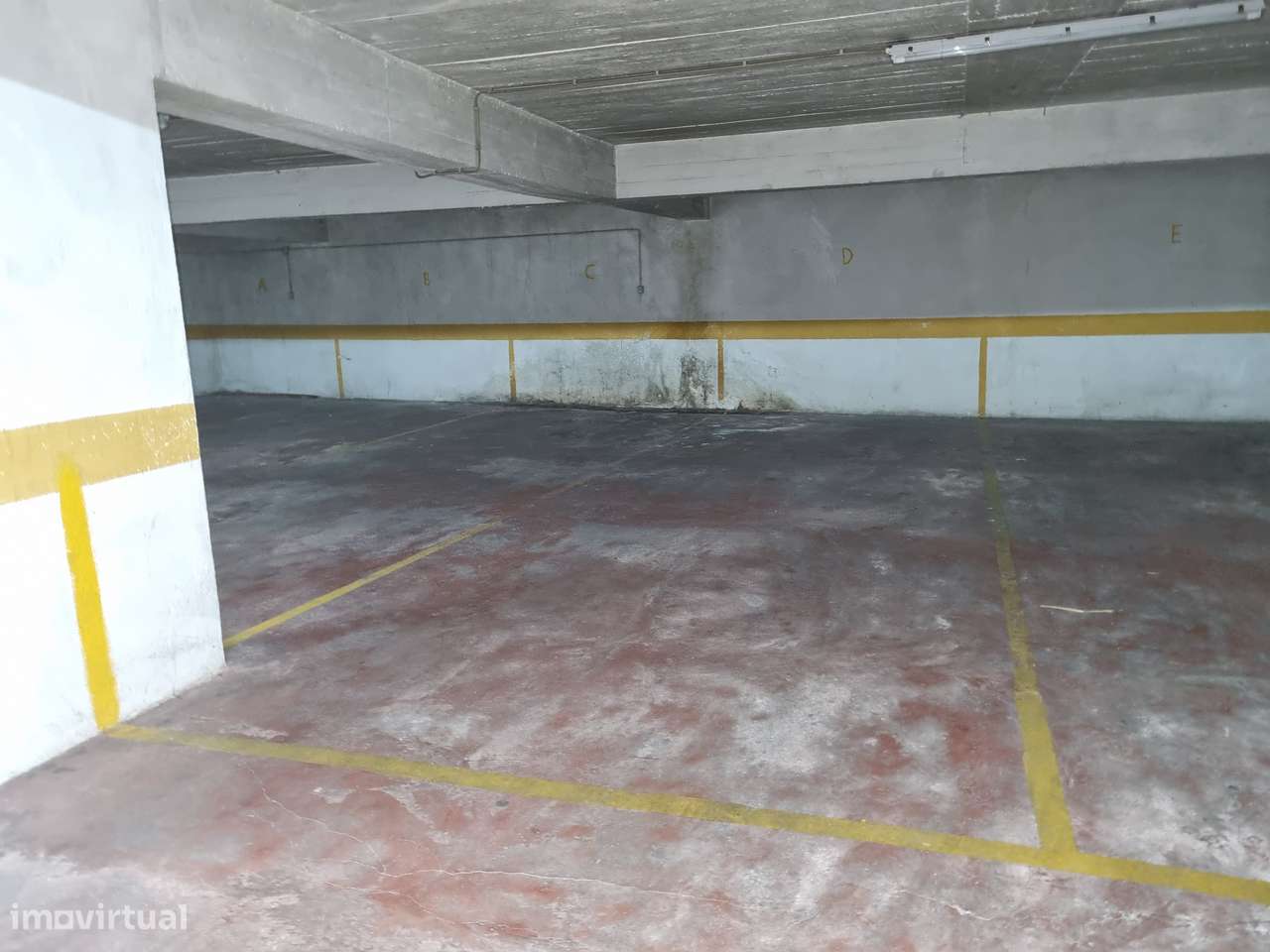 Escritório com Potencial para Loft T1/T2 junto à Estação-15