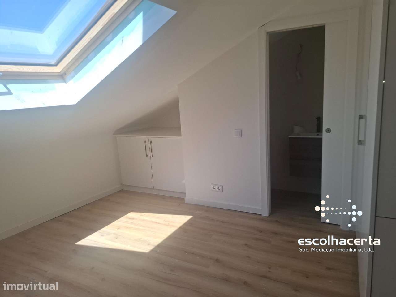 Apartamento T2 com Terraço Baixa de Setúbal-17