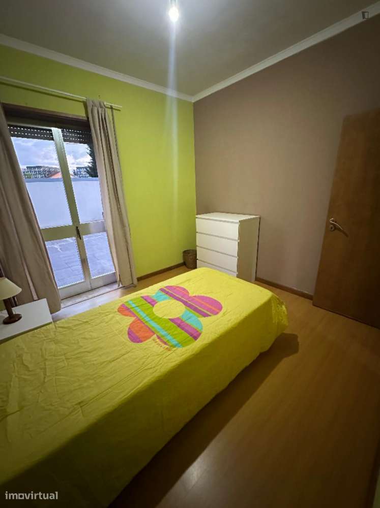 Quarto - localizado em Ramalde Porto - Grande imagem: 4/6