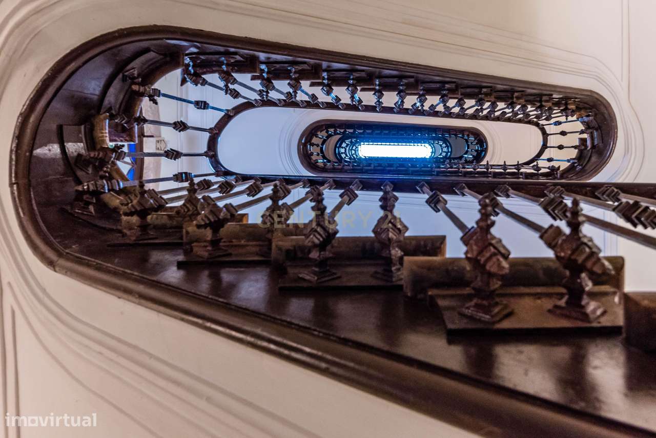 Apartamento T2 para Recuperar em Arroios, Lisboa - Grande imagem: 2/23