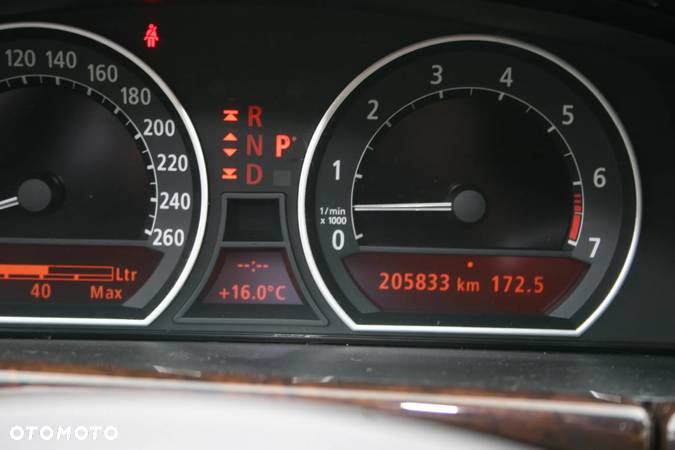 BMW Seria 7 745i - 15