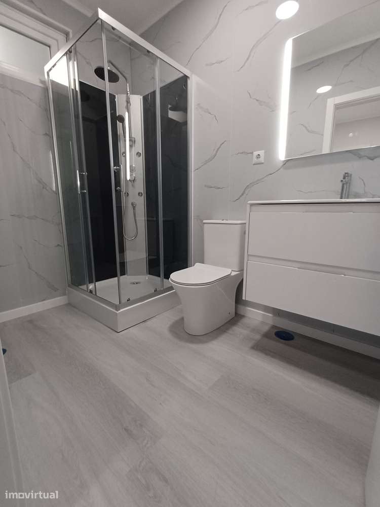 Apartamento T2 renovado, com arrecadação e a 2 km da praia-24