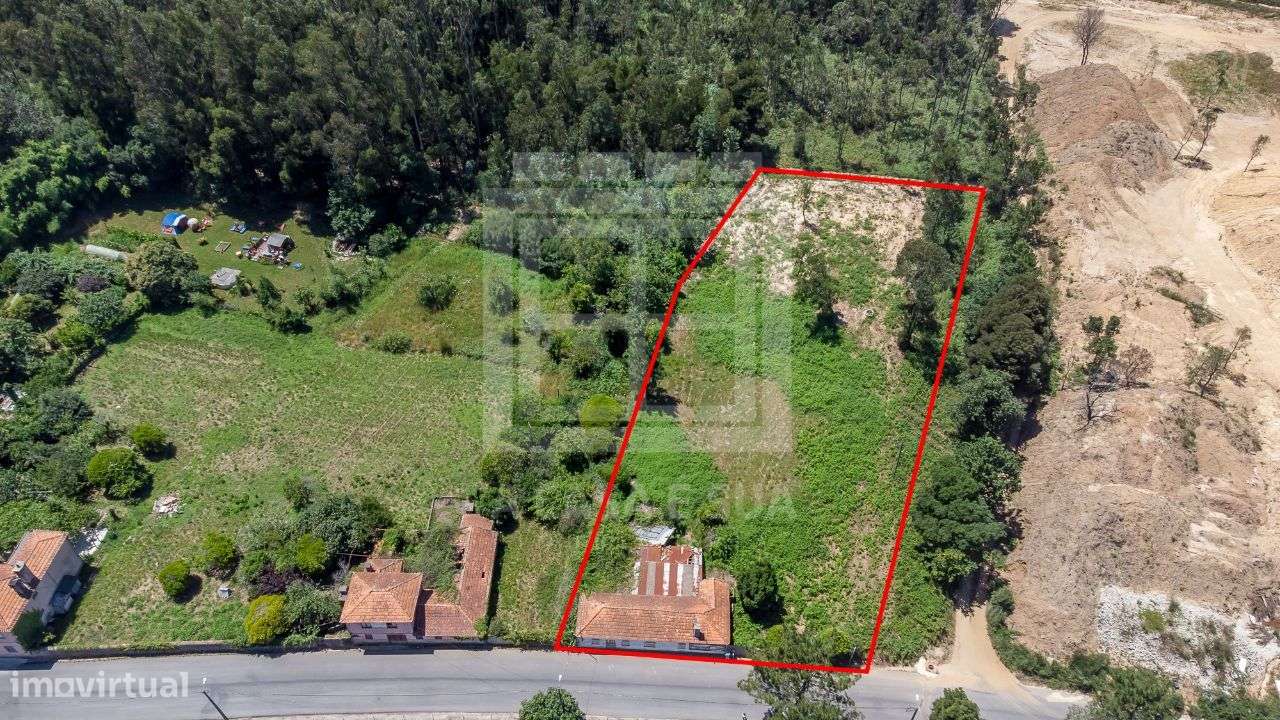 Terreno com projeto aprovado para 2 moradias geminadas - Grande imagem: 2/24