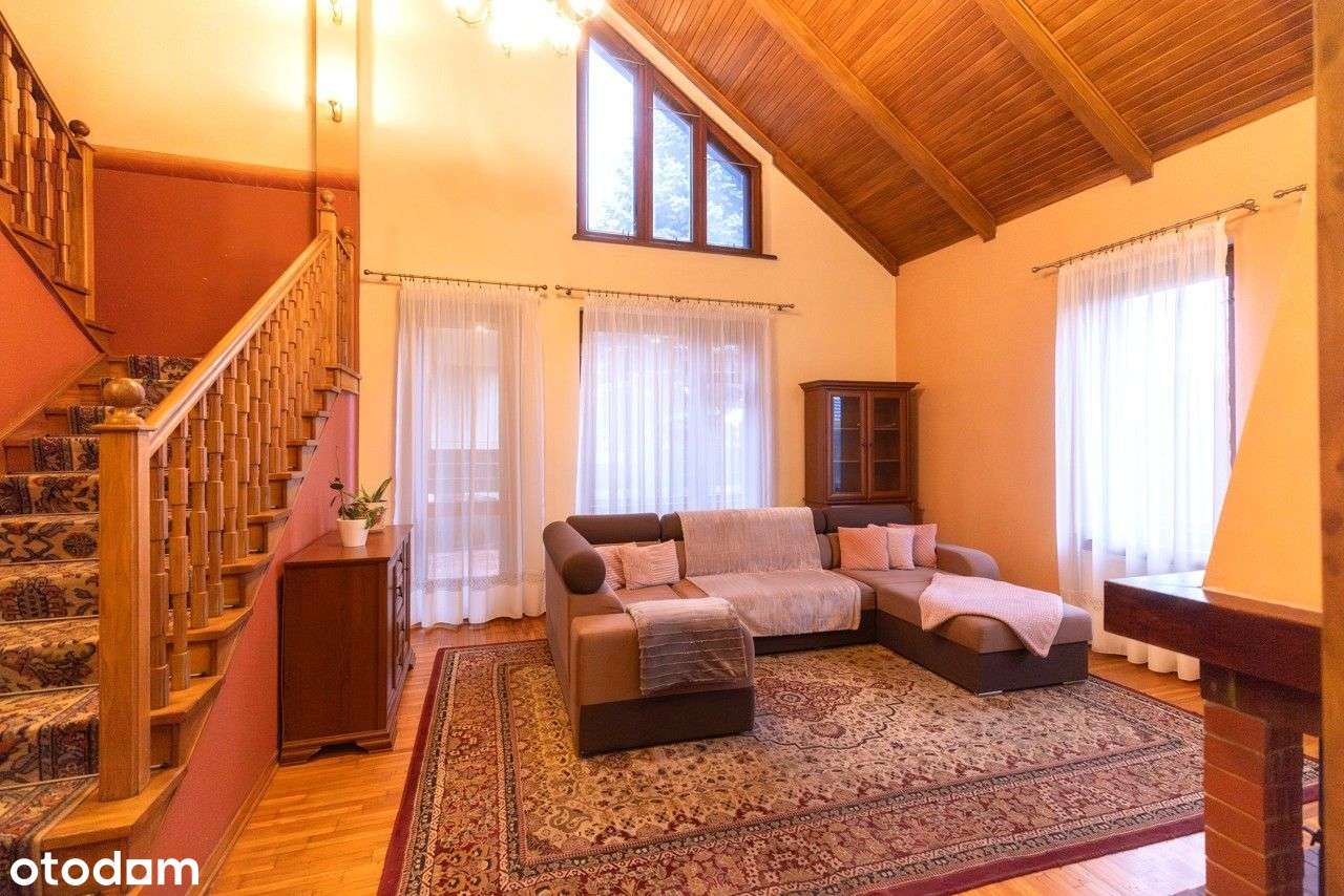 Blisko Szkoły, Przedszkola, PKP, A2, DK90-1