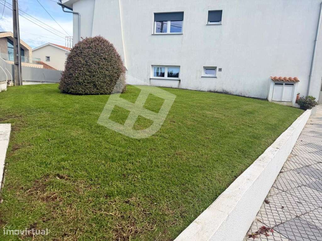 Moradia T4 Isolada c/ Jardim - Patela - S. Bernardo-37