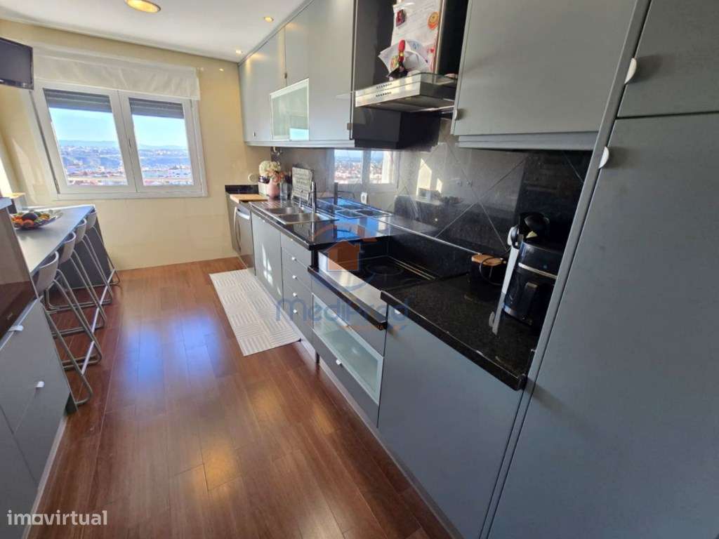 Apartamento T4 C 1 Parqueamento Jardim Da Amoreira Ramada