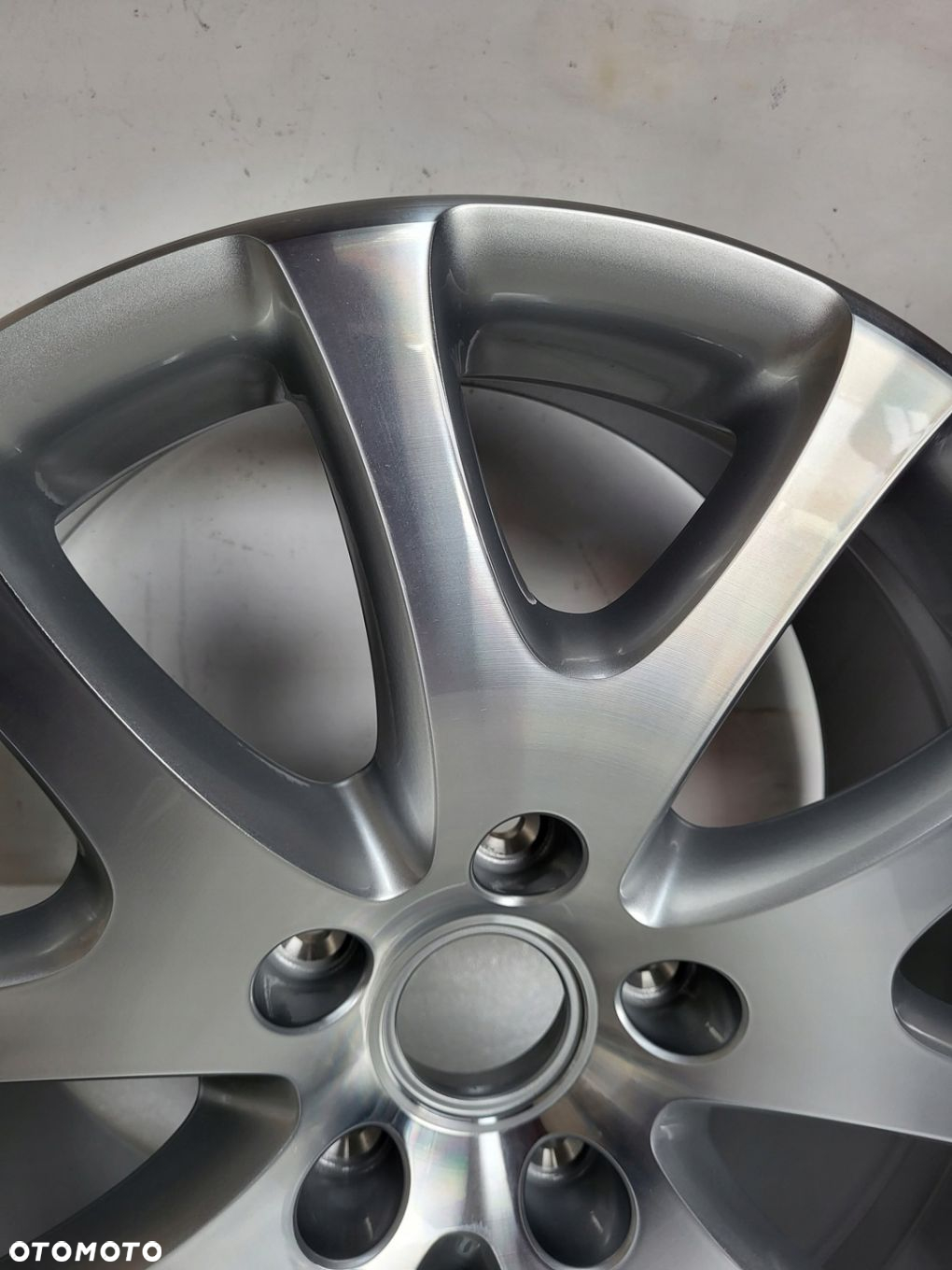 Felga aluminiowa Volkswagen TOUAREG 9.0" x 19" 5x130 ET 60 - 5