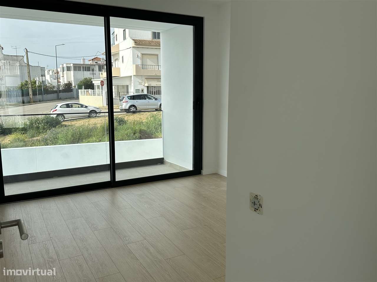 Moradia Unifamiliar de Luxo com Piscina e Jardim-36