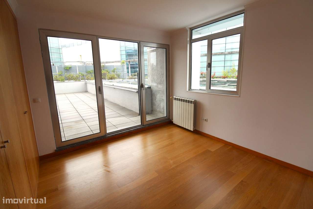 Apartamento T2 com Terraço – Zona do Fórum Viseu-14