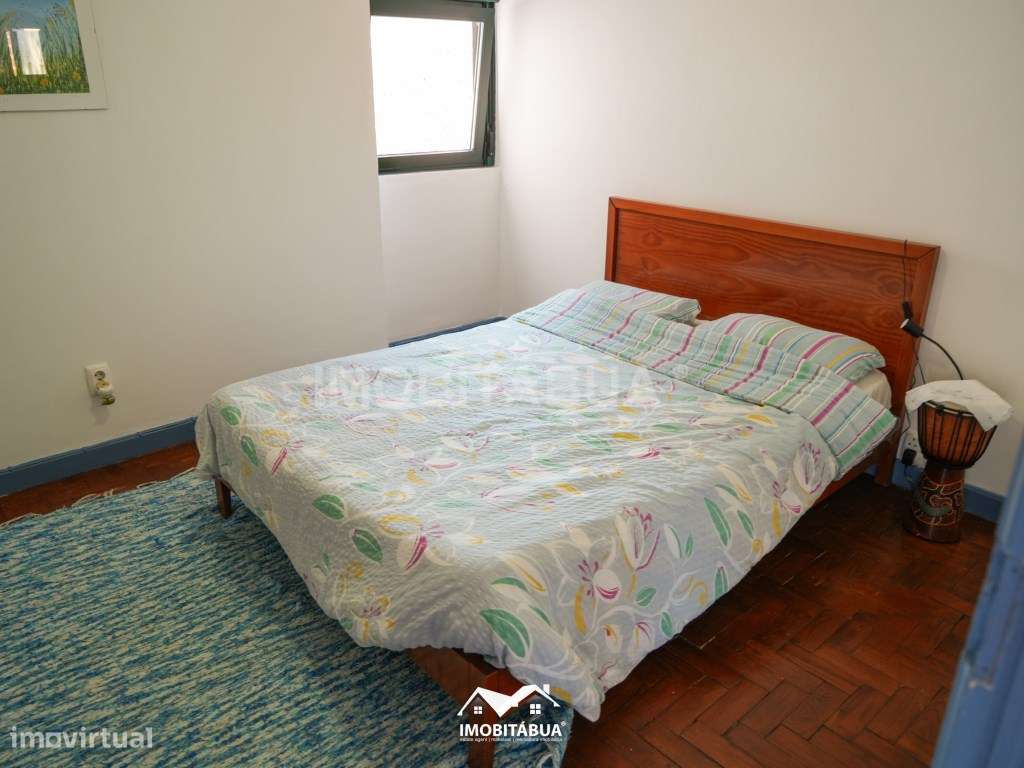 Casa Tradicional Portuguesa com Quintal, Vista e Muitos Detalhes Au...-13