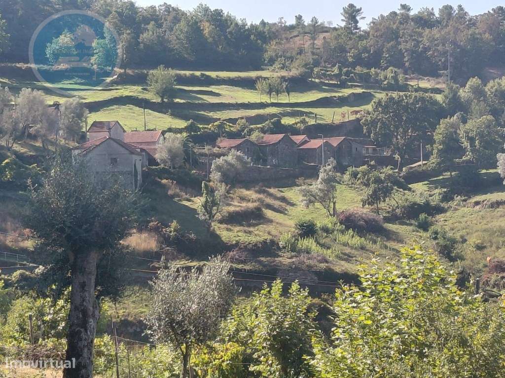 Casa Rustica Em Pedra Com Terreno Para Restauro Cambeses Cabecei