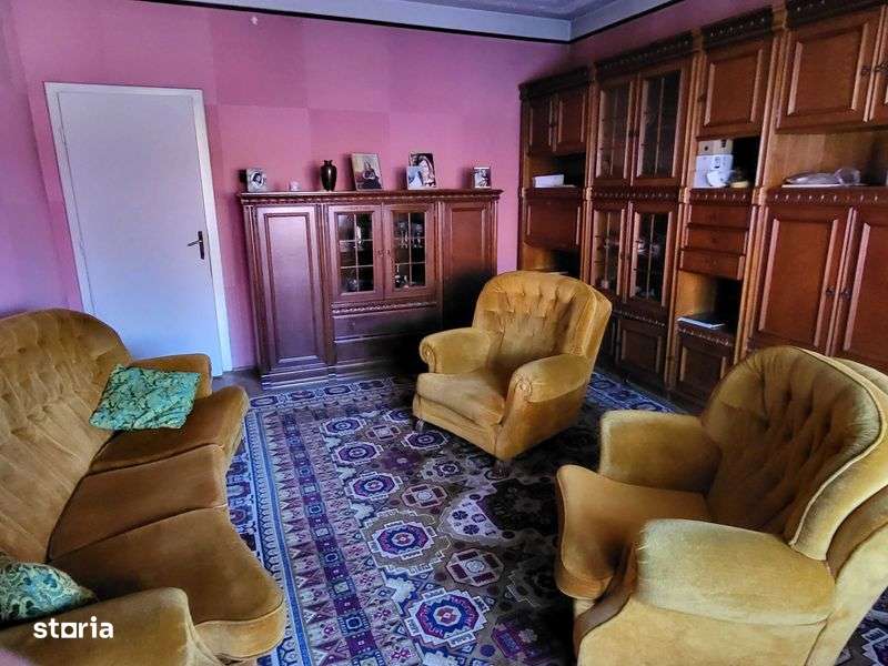 Vand apartament cu 4 camere - Imagine principală: 1/8
