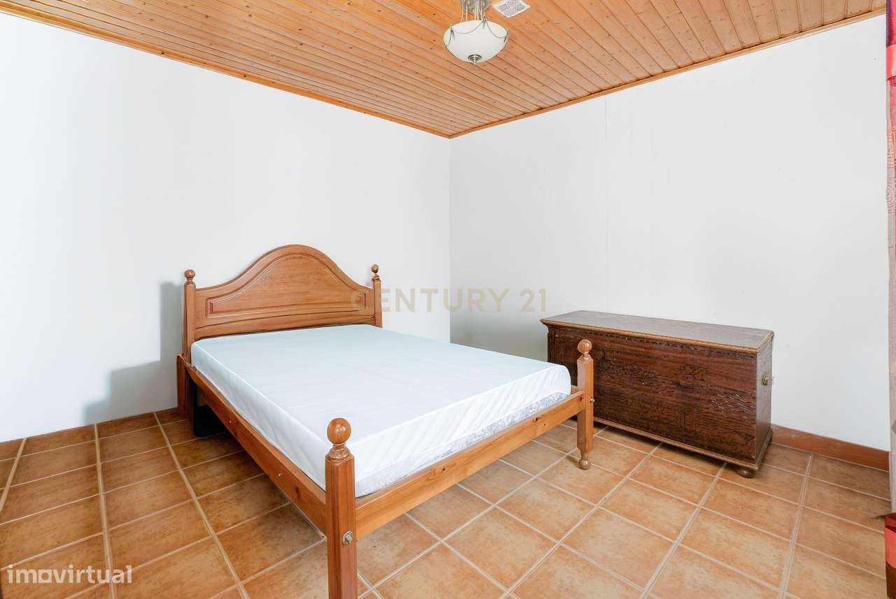 Oportunidade Única: Moradia T2 Tradicional nas Achadas da Cruz-9