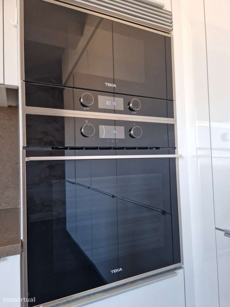 T3 Luxo (T3+T3 ligados/2 Fracções) com 3 Boxes Vistas - Almada Centro-50
