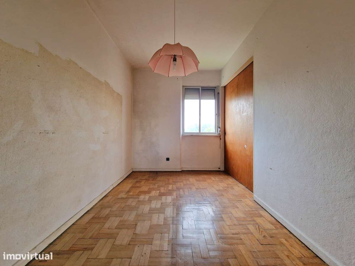 Apartamento T3 para remodelação total nos Olivais-12